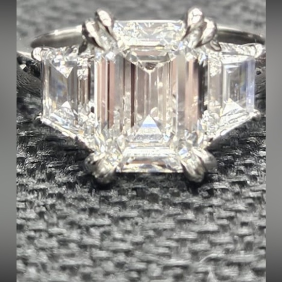 Elegant certified emerald cut platinum lab diamond engagement ring - Picture 6 of 9
